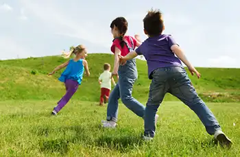 Outdoor Games to Keep Kids Active and Entertained This Spring and Summer blog article title image