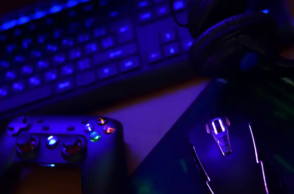 Esports for Gamers blog articles showing a keyboard, game controller, headphones, and gaming console.